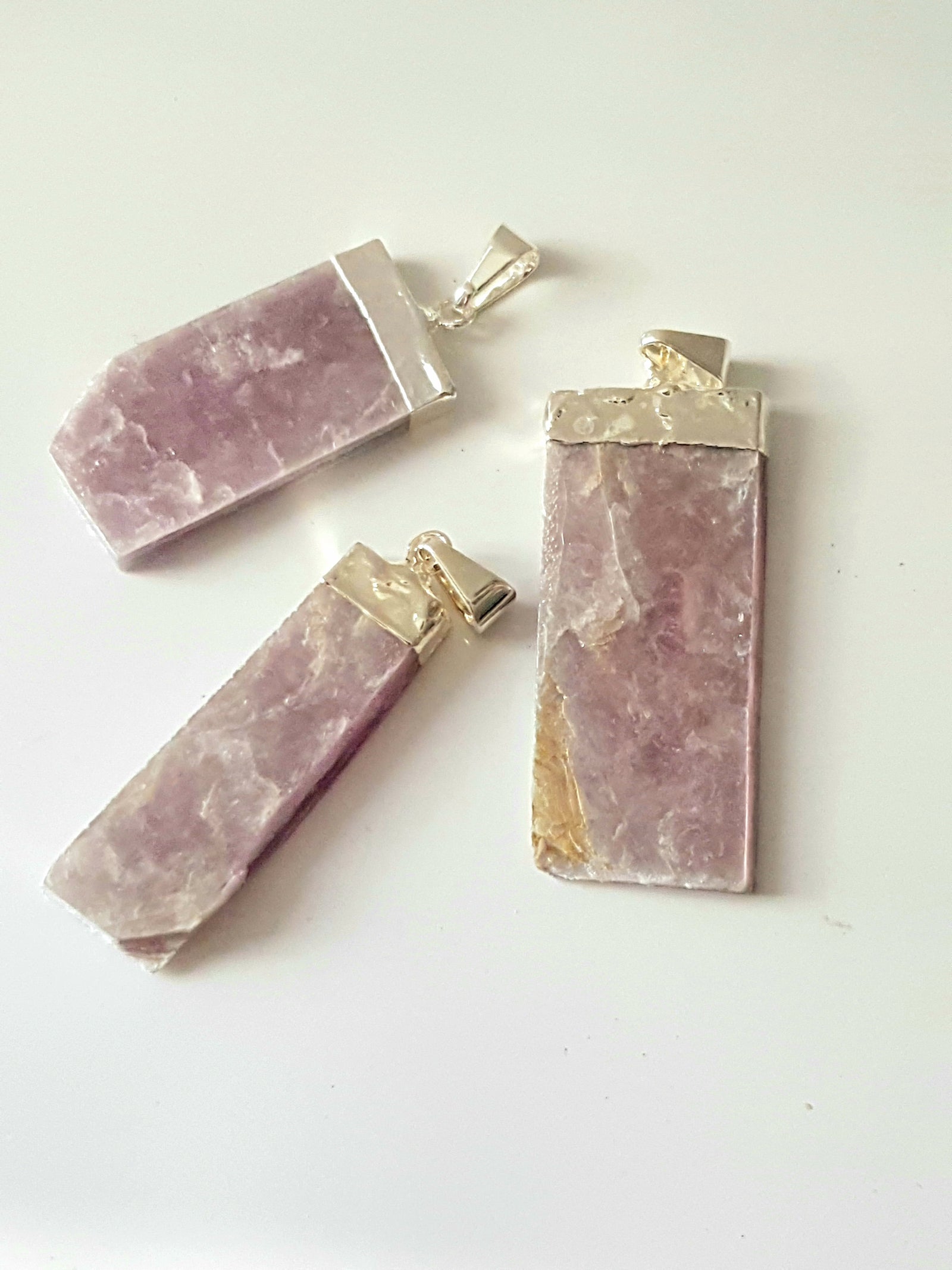 Lepidolite pendant - The Science of Magic 