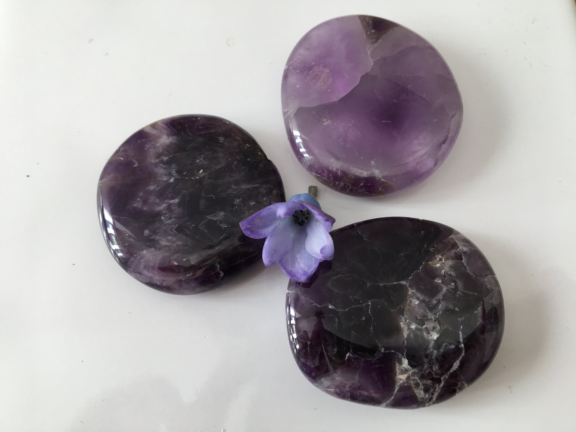 Amethyst palmstone - The Science of Magic 