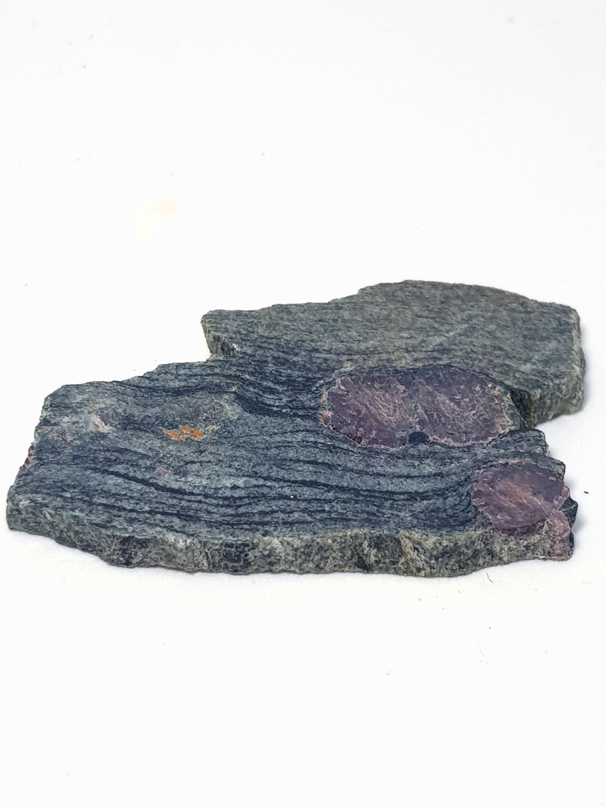 Garnets in Gneiss, from Isua, Greenland - The Science of Magic 