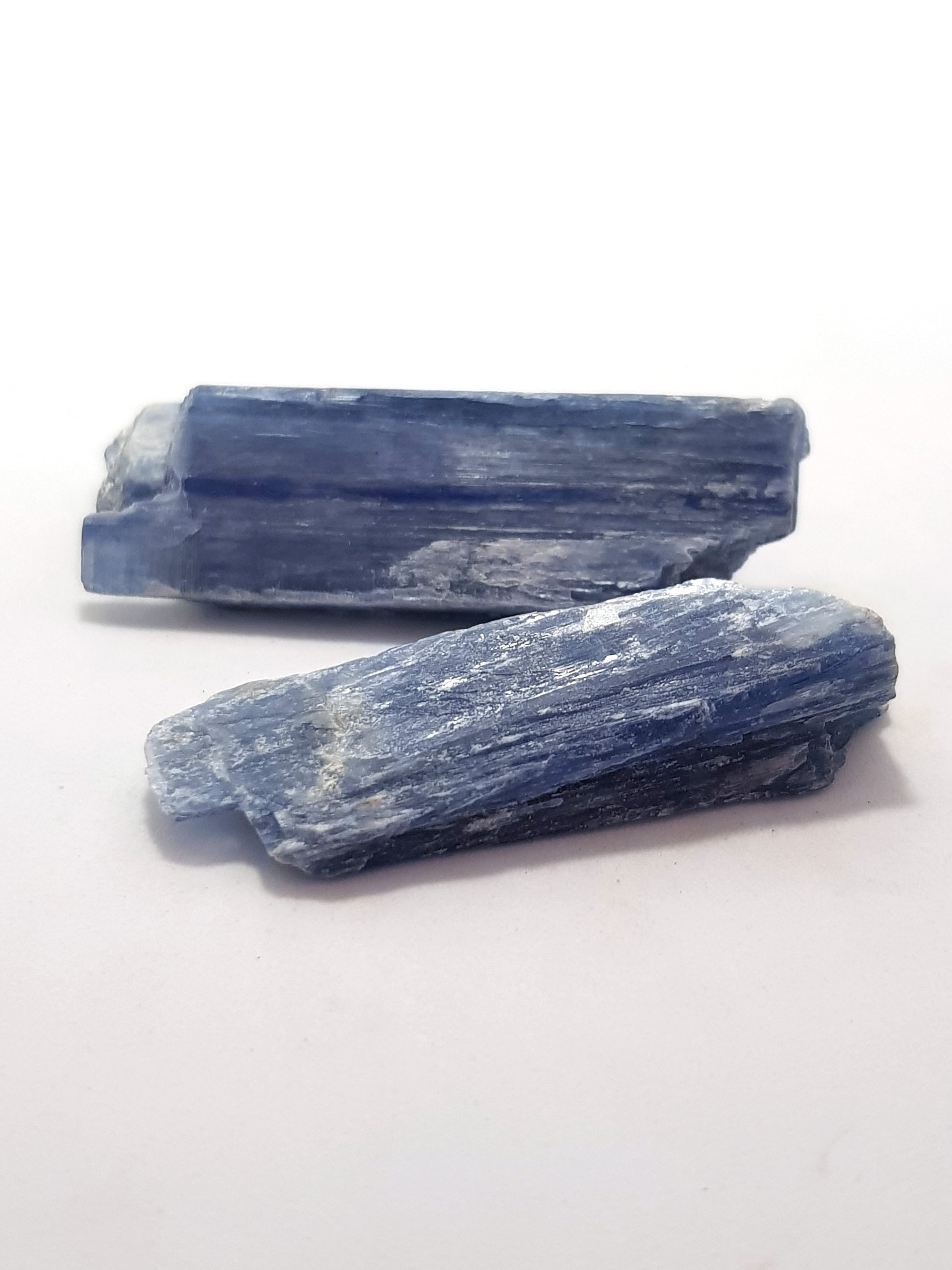 blue kyanite. These have well defined cleavage